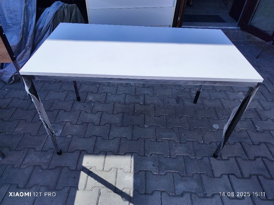 Офисный столы и компьютерные и другая офисная мебель .