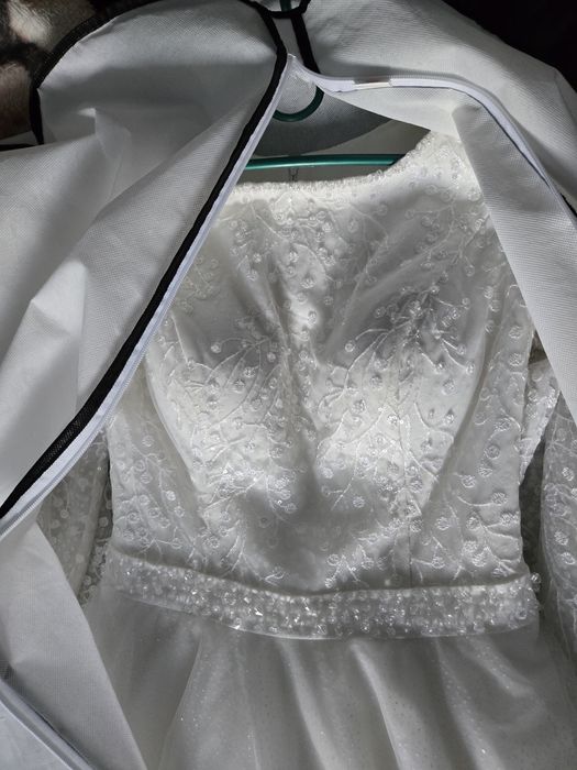 Весільна сукня айворі