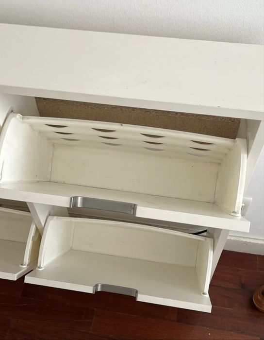 Sapateira IKEA em boa condição