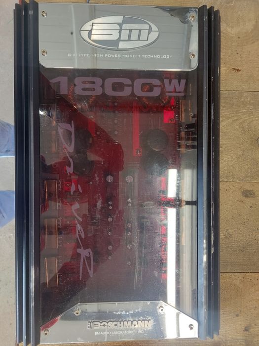 Wzmacniacz samochodowy boschmann 1800w plus skrzynia basowa pioneer 1000w
