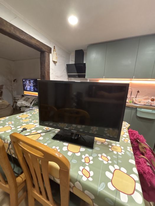 TV/Monitor KUNFT LED – Excelente Estado