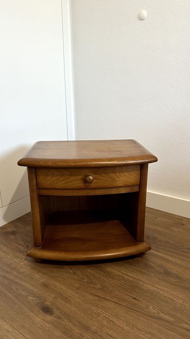 Mesa de Cabeceira em Madeira Maciça – Excelente Estado