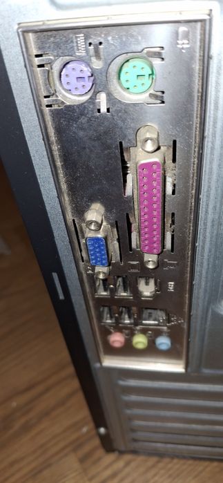 Torre  com Monitor incluido
