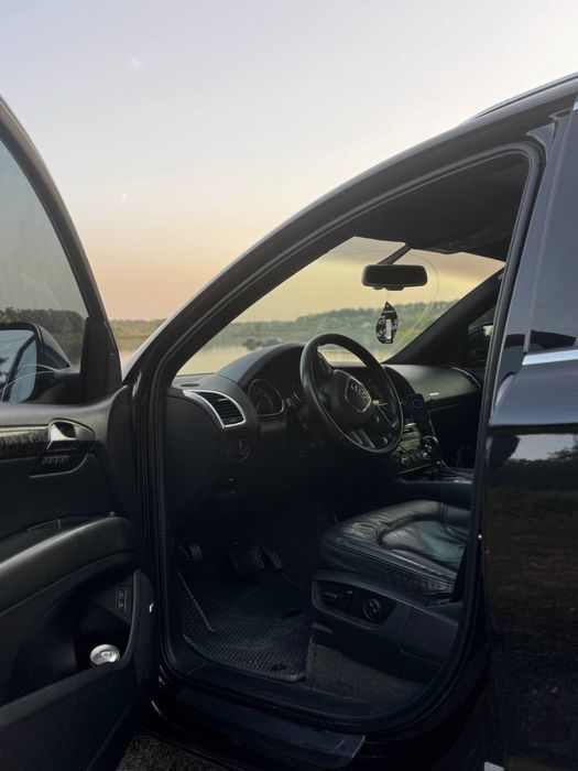 Ауді q7 в отличном состояние