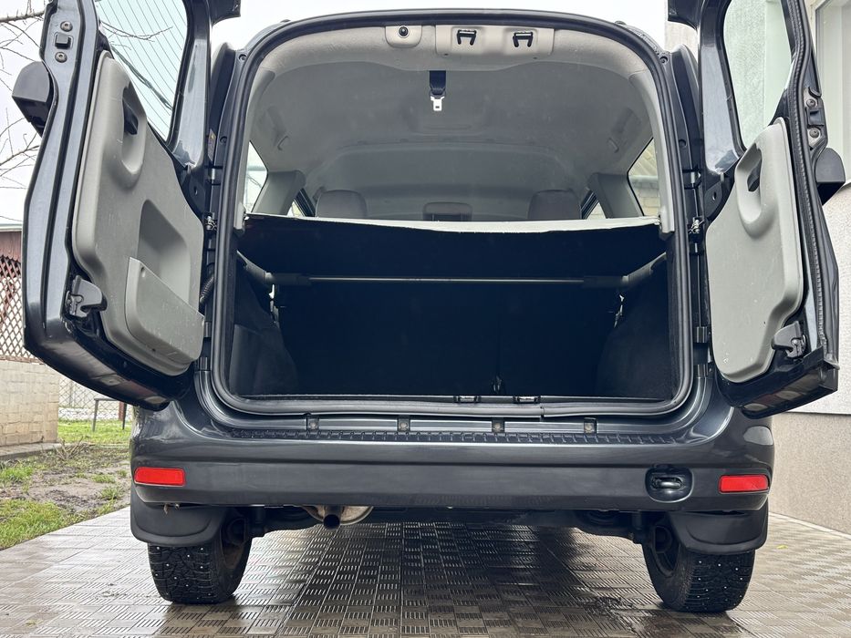 Дача Логан MCV 2010 рік 1.6.