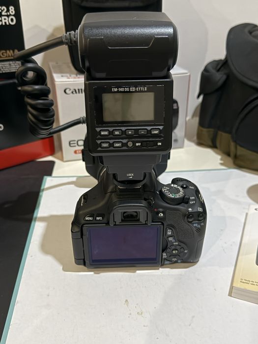 Pack Canon 600D + flash anelar e objetiva sigma e mala