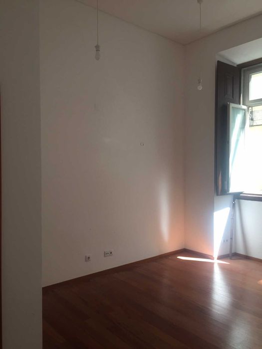 Alugo Loja no coração de Alfama – Rua do Barão