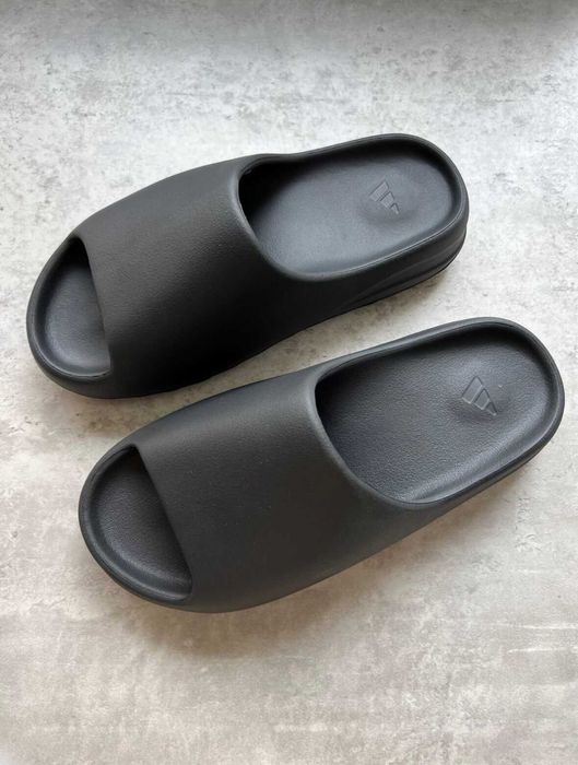 Yeezy_Slide_onyx_Czarny 40,5