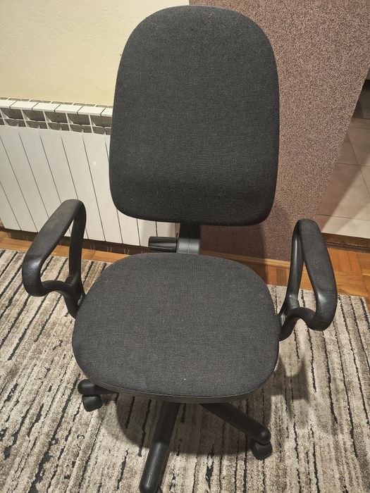 Fotel szary obrotowy