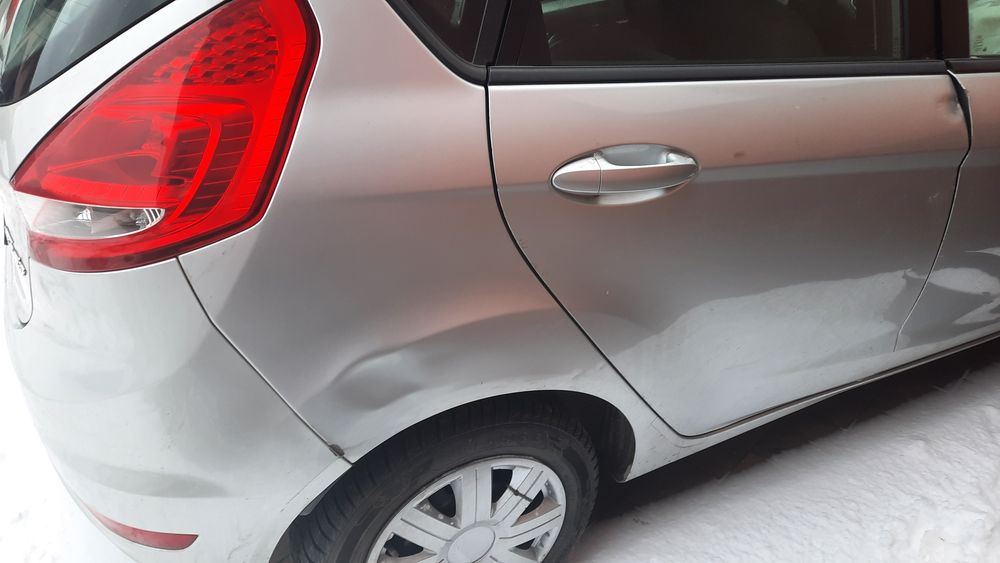 Ford fiesta mk7 2011r uszkodzona