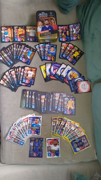 Caixa com 145 cartas MATCH ATTAX super Boost strikers season 2019/20