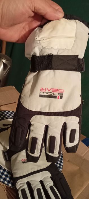 Перчатки лыжные ,теплые.