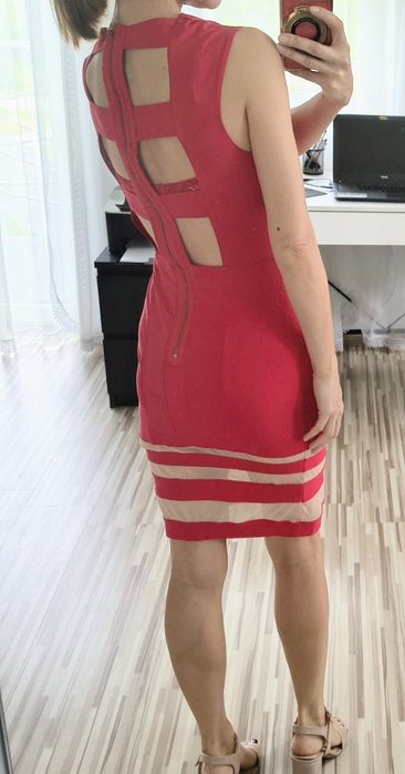 Czerwona sukienka elastyczna, wycięte plecy, Asos , XS