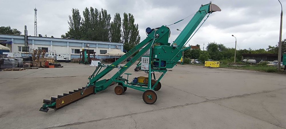 САМОПЕРЕСУВНИЙ Зерномет, ЗМ120У, Зернометатель,Зернонавантажувач