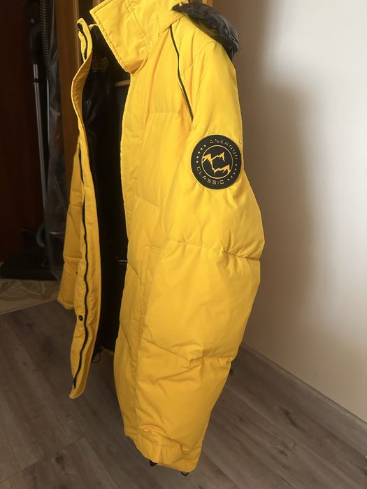 Продам куртку  зимову в гарному мтані