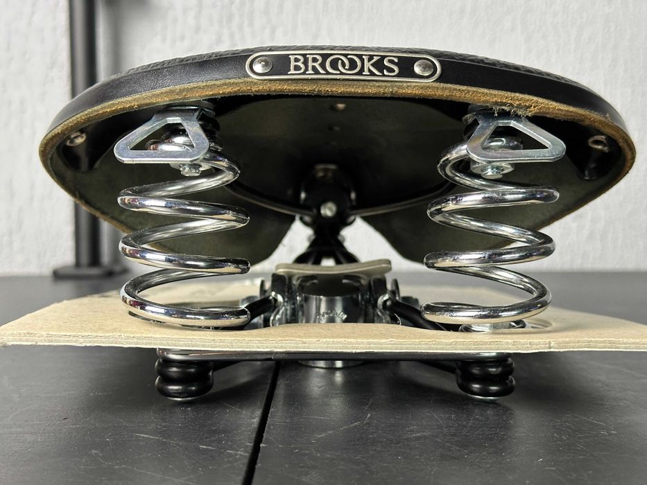 Siodełko BROOKS b66SU twarda skóra czarne