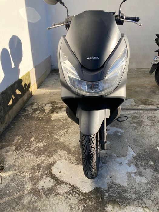 Honda Pcx 2018 com baú.