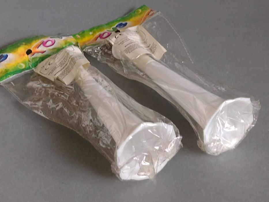 Trąbki Plastikowe Zabawkowe  Nieużywane - para