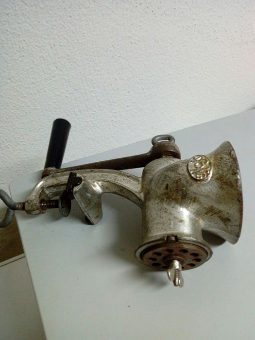 Máquina de picar carne antiga