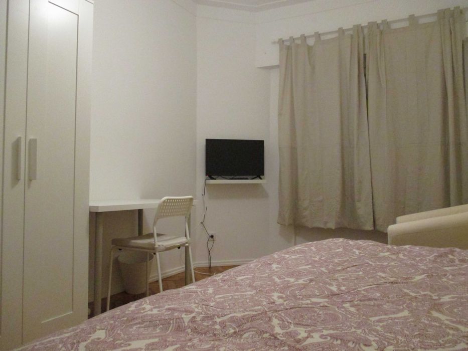 Quarto com WC Privativo (Falagueira - Metro Linha Azul)