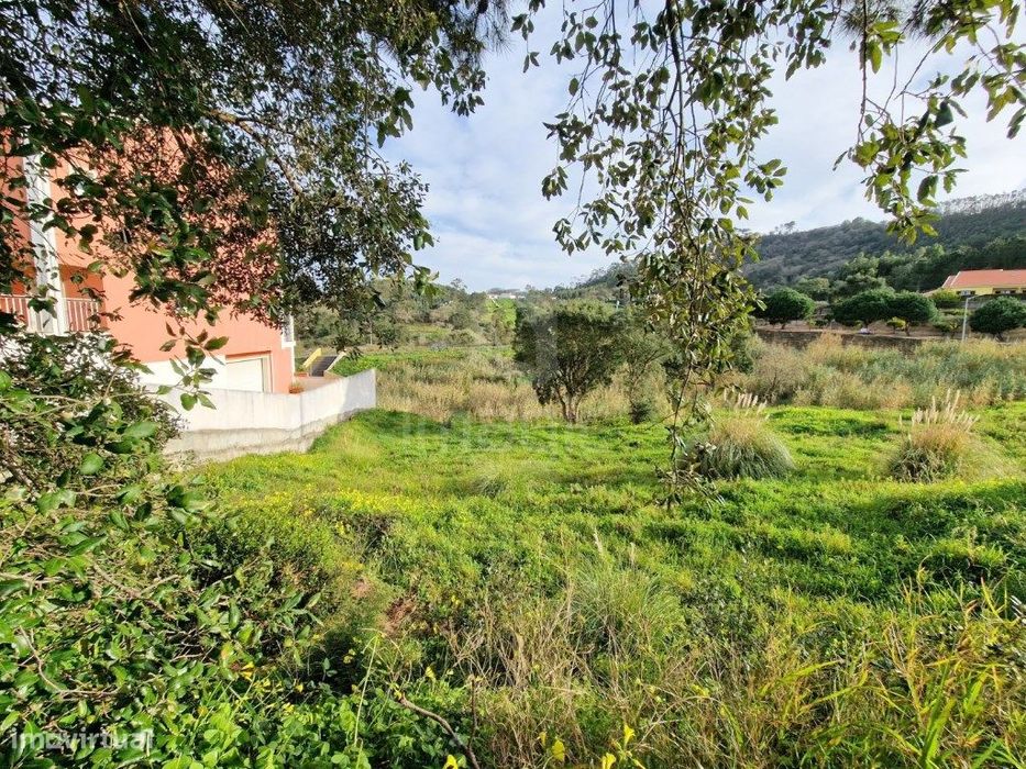 Terreno urbano no Gradil.