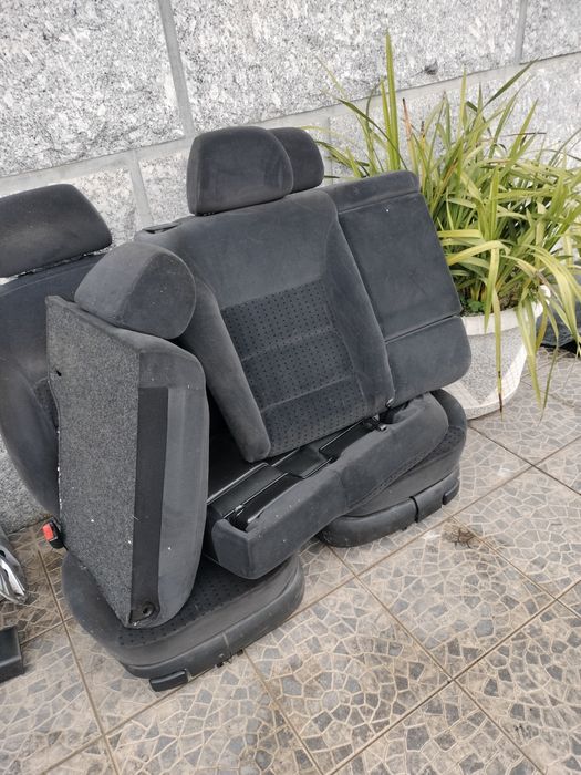 Chapeleira e interior.bancos golf 4 em bom estado várias peças golf 4