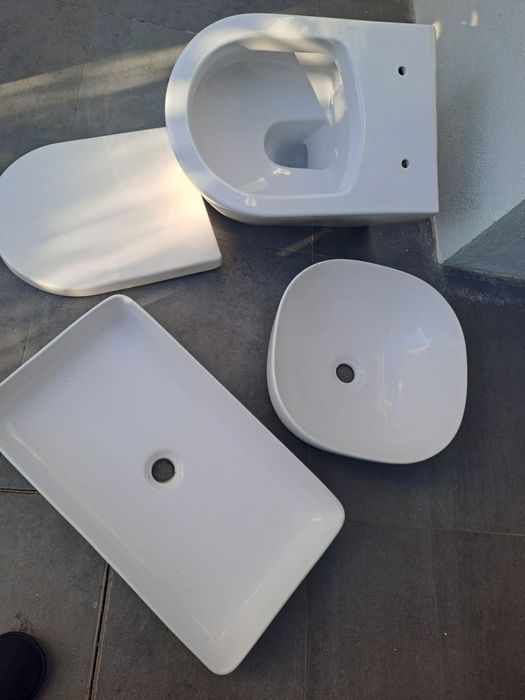 Diversas peças de sanitários