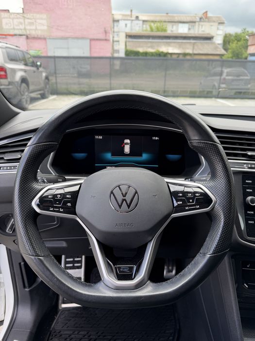 Volkswagen Tiguan  SE R-Line