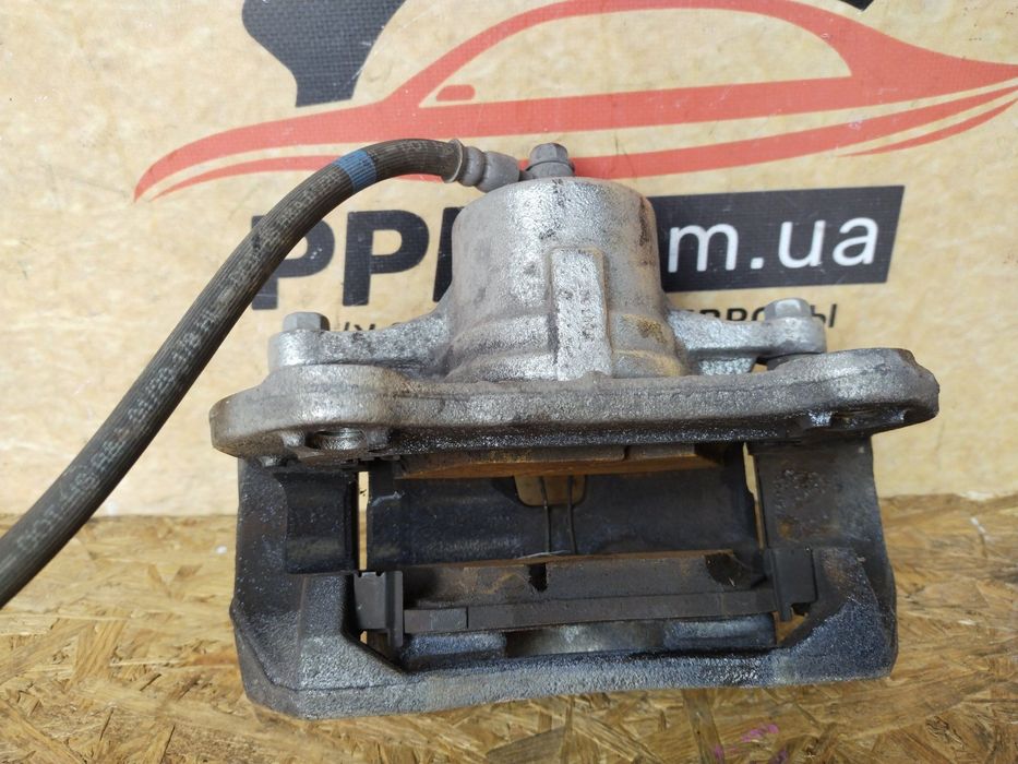 Hyundai Kona 2017-2023 Суппорт передний левый тормозной шланг трубка