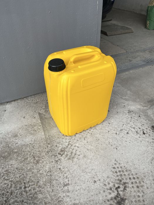 Каністра пластикова 20 літрів