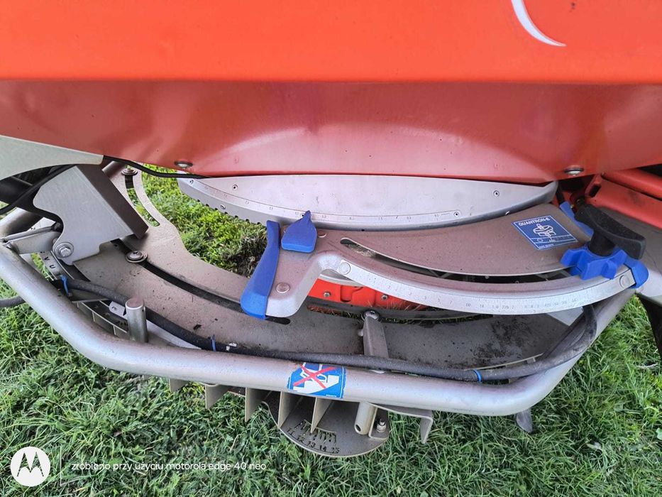 Rozsiewacz KUHN AXIS 40.1 W