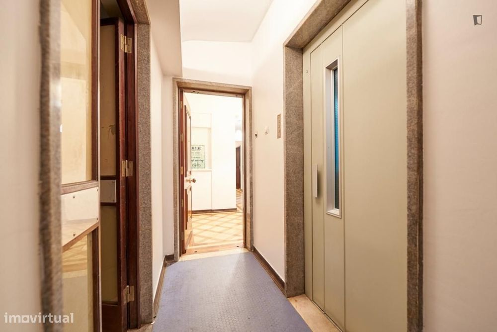 Quarto - localizado em Saldanha Lisbon