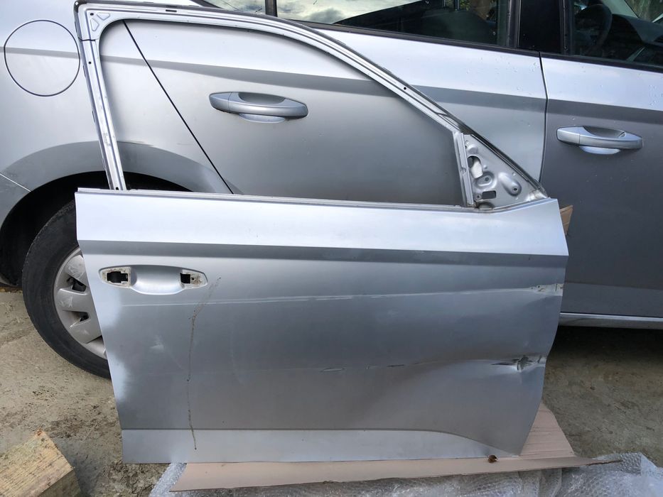 Двері передні праві Skoda Fabia 2015 (III)