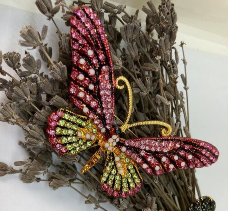 Брошь бабочка разноцветная