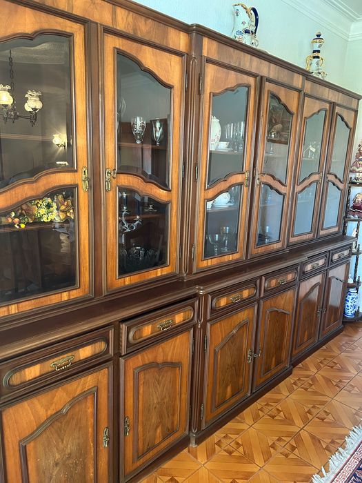 Mesa de sala e aparador