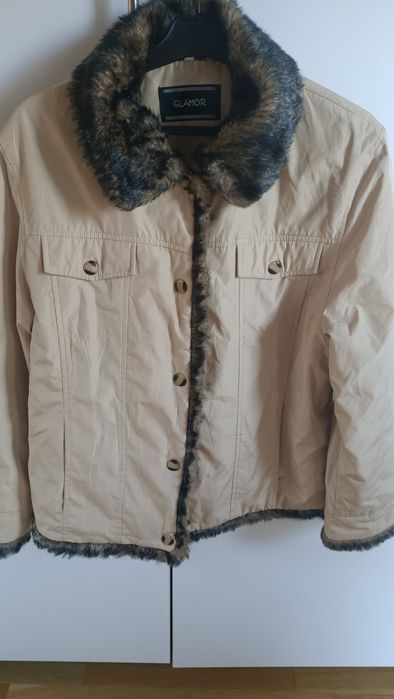 Beżowa damska kurtka jesienno wiosenna z futerkiem 38