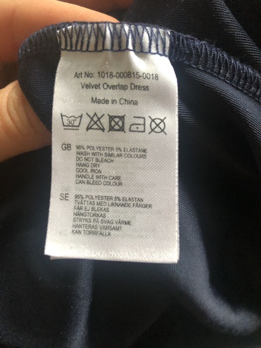 Sukienka midi welurowa aksamitna NA-KD Karnawał Wesele