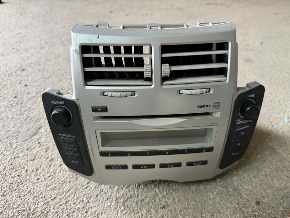 Radio fabryczne Toyota Yaris II 2005-2011 z panelem i nawiewami