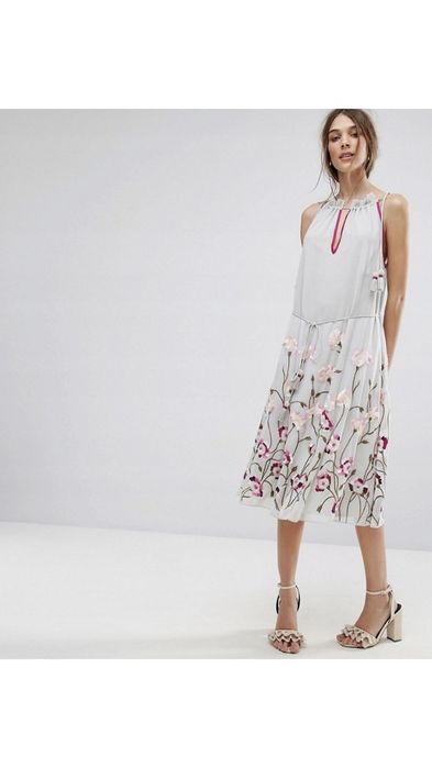 Haft midi koronka tiul kwiaty cekiny Asos fredzle maxi długa