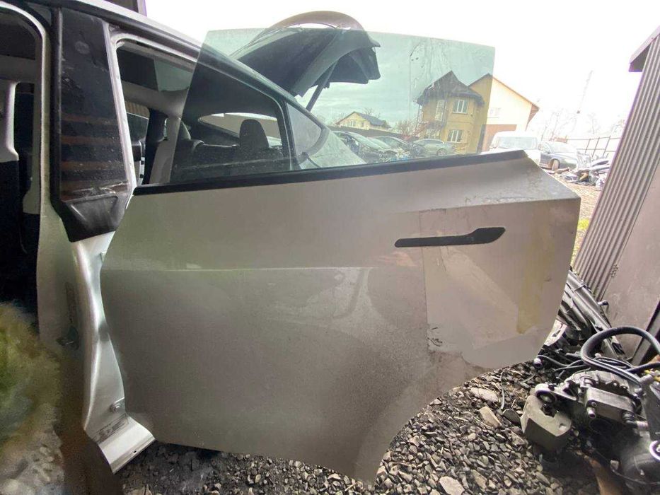 Двері Tesla Model Y білі сині