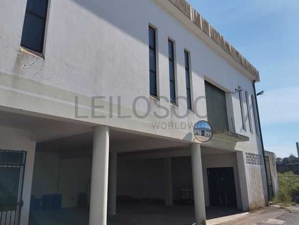 Armazem para Alugar//   Arrendar  em Alcanena  junto à A1