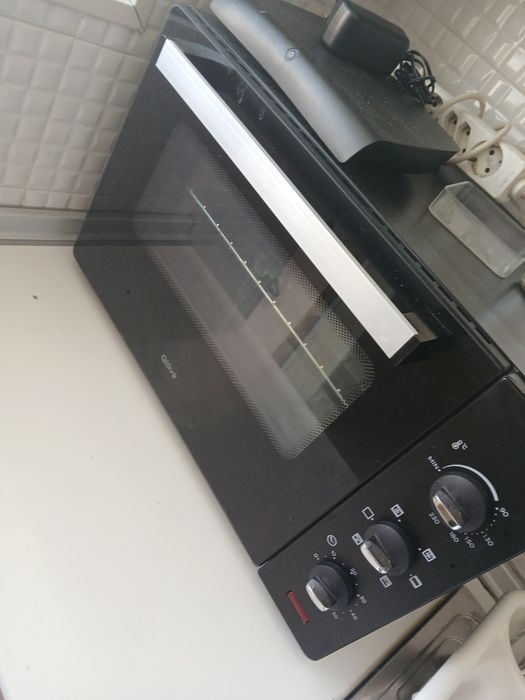 Forno em boas condições.