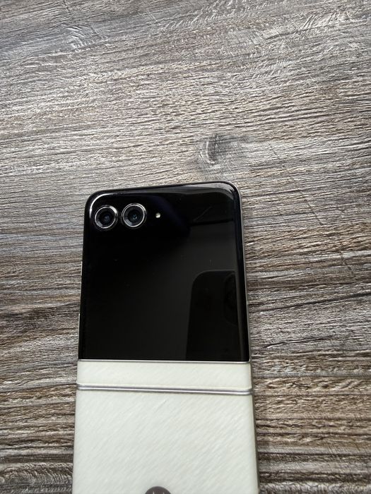 Motorola razr 60 8/256гб