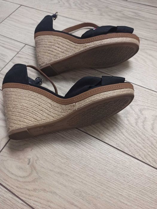 Sandały Tommy Hilfiger na platformie