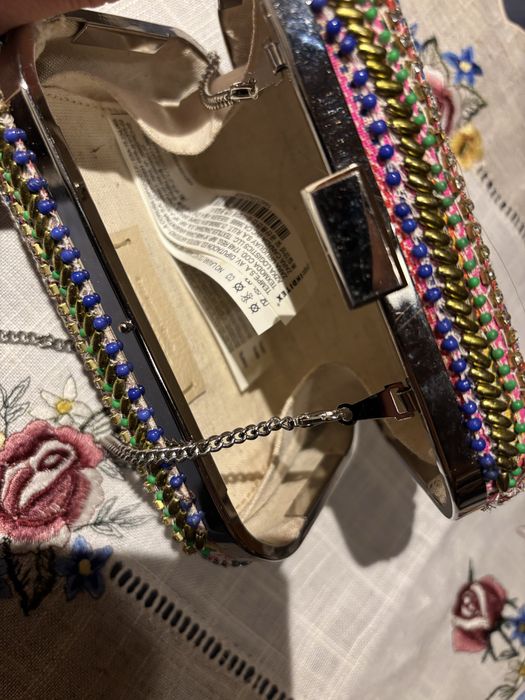 Sztywna kopertówka Zara na łańcuszku