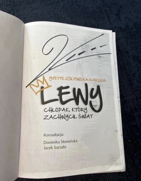 Podpis Roberta Lewandowskiego/ książka