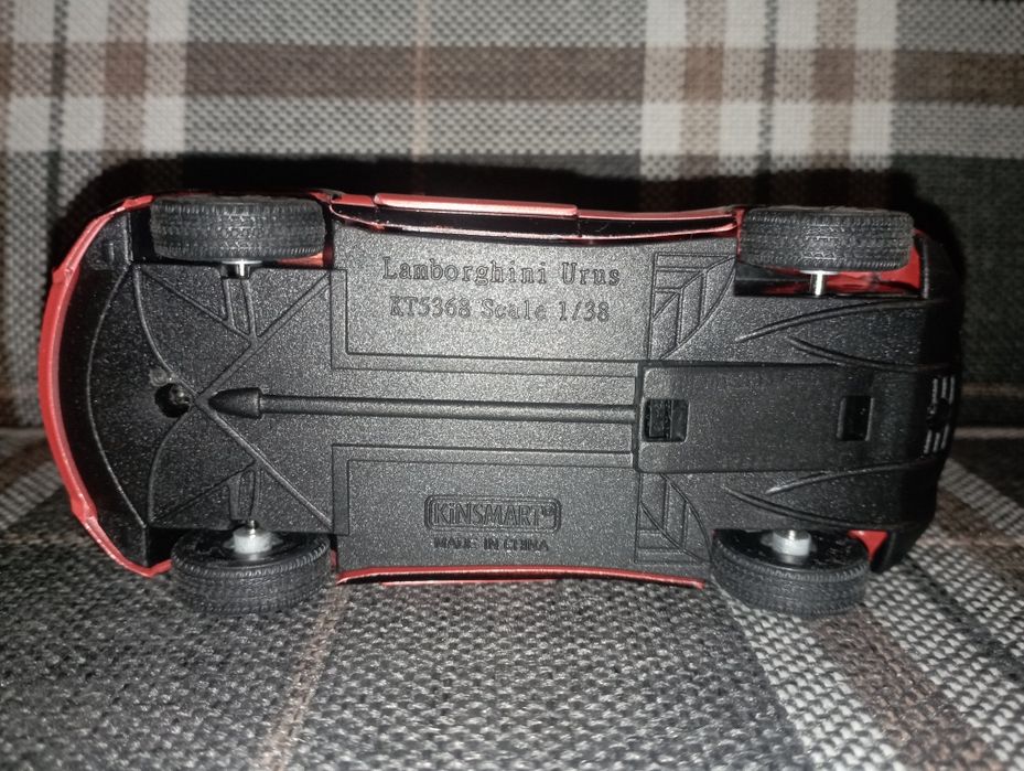 Продам модель Lamborghini Urus Kinsmart 1:38