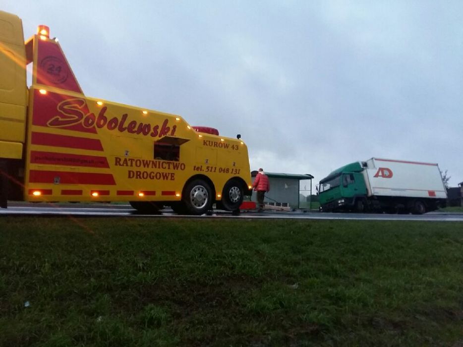 Ceny od 2 zl za km Transport maszyn laweta pomoc drogowa świętokrzyski