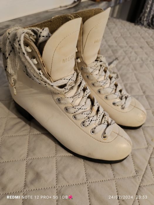 Bellaty Skating Boot, Size 40
Made of leather, making it durable