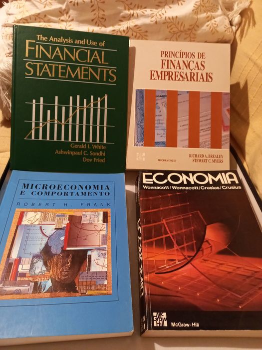 Manuais universitários - Economia e Gestão